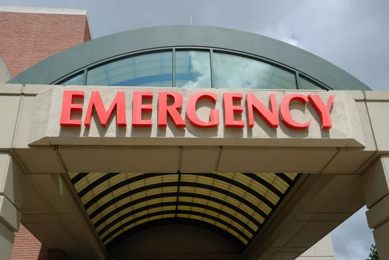 The exterior entrance to an emergency room.